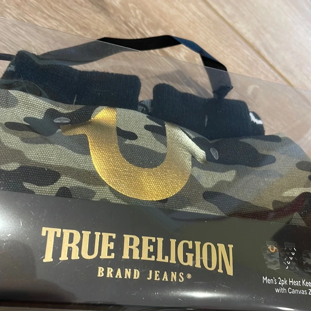 True Religion Gift Set! Camo Canvas Zip Pouch and 2 Pack Crew Socks Size…